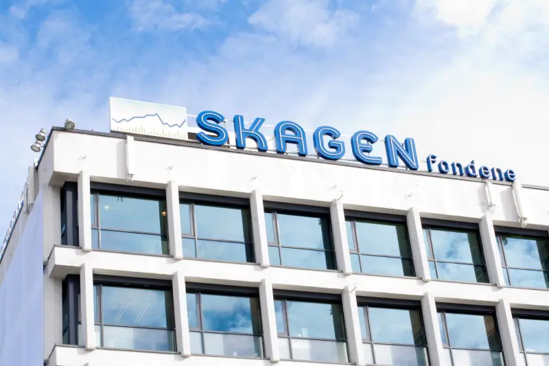 Hus med skilt på taket