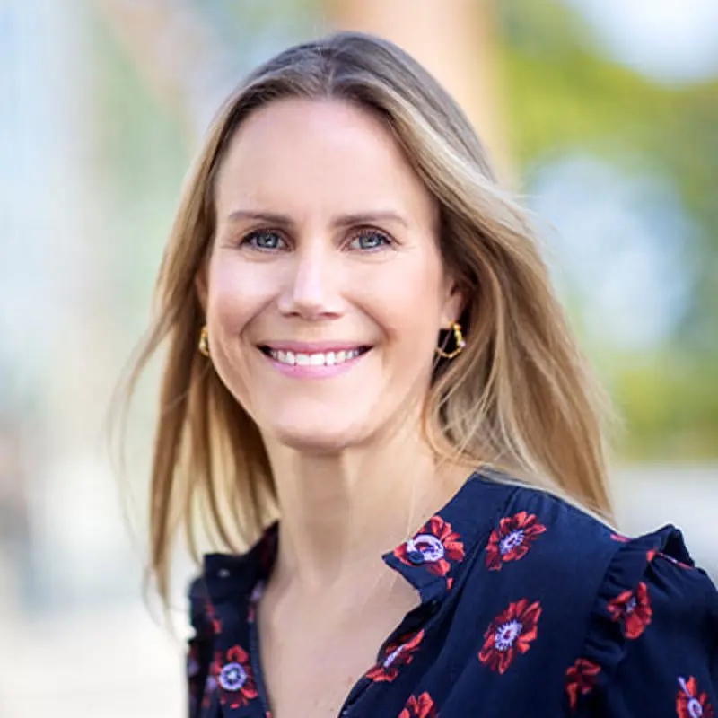 Portrait photo of a woman.